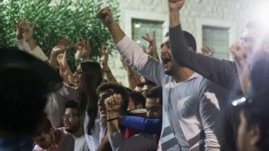 طلاب لبنانيون يطالبون بفصل السياسة عن الدين