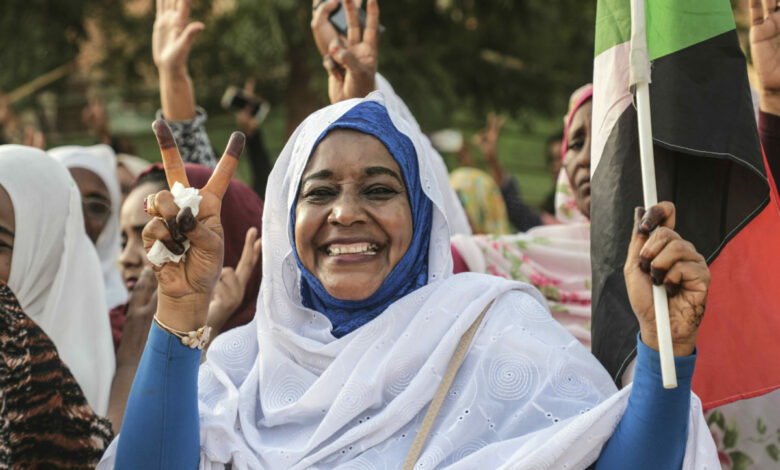 اتفاق تقاسم السلطة في السودان يقصي روّاد التغيير